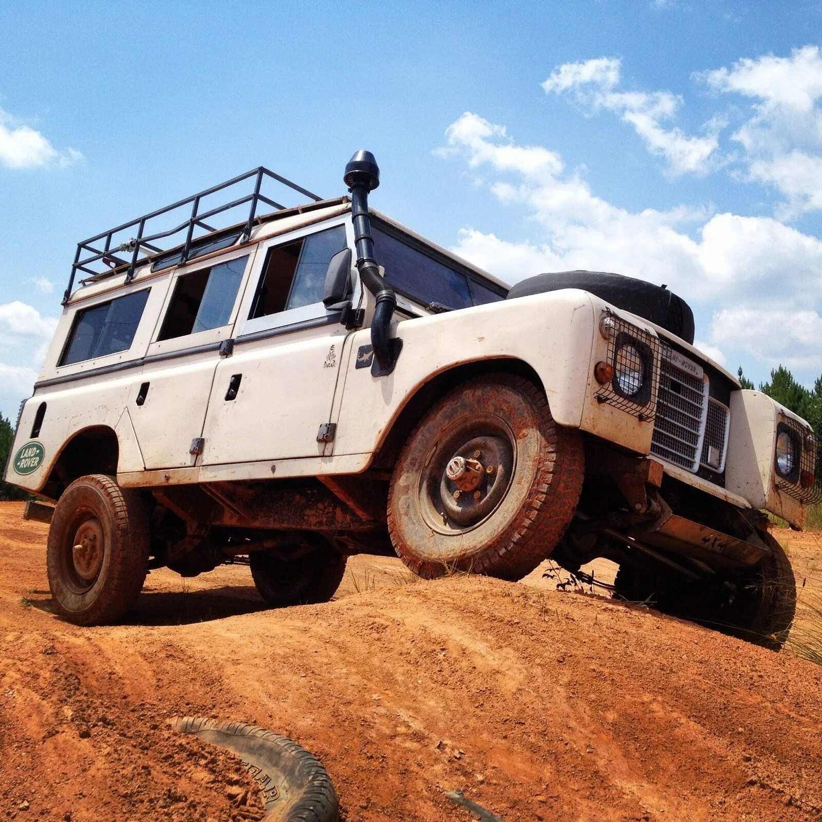 Defender safari. Ленд Ровер Дефендер 1980. Ленд Ровер 1980. Ленд Ровер Дефендер сафари. Лэнд Ровер 1973 сафари.