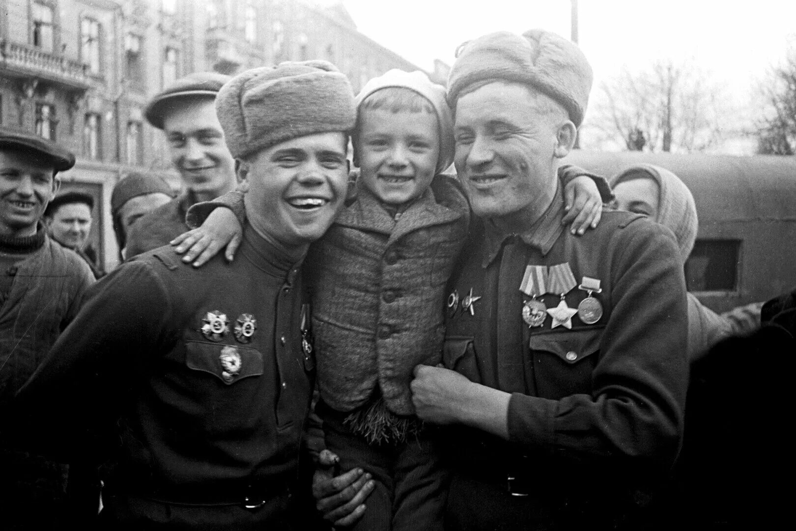 Солдаты Победы 1945. Советские солдаты 1945 победа. Военные фотографии. Победа в Великой Отечественной войне. Сколько лет было в 1945