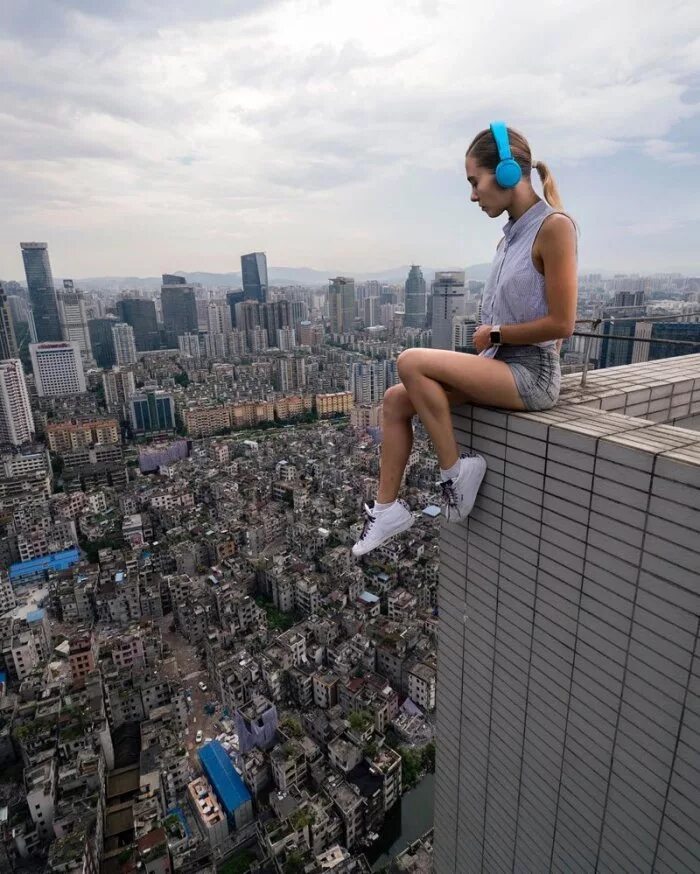 куча девушек. человек толпы. руфер ангелина николау москва. молодые люди. друг человека.