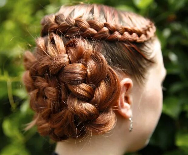 Russian site about stylish clothing alterations and interior. Can be read in any