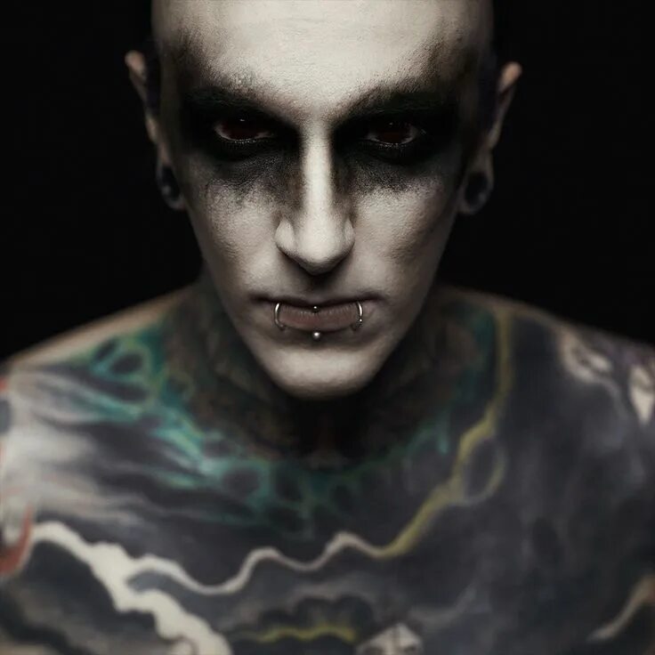 Motionless in white evil. Motionless in white. motionless in white 2017. motionless in white 2025.