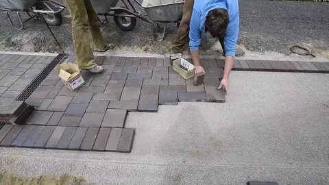 Укладка плитки на улице