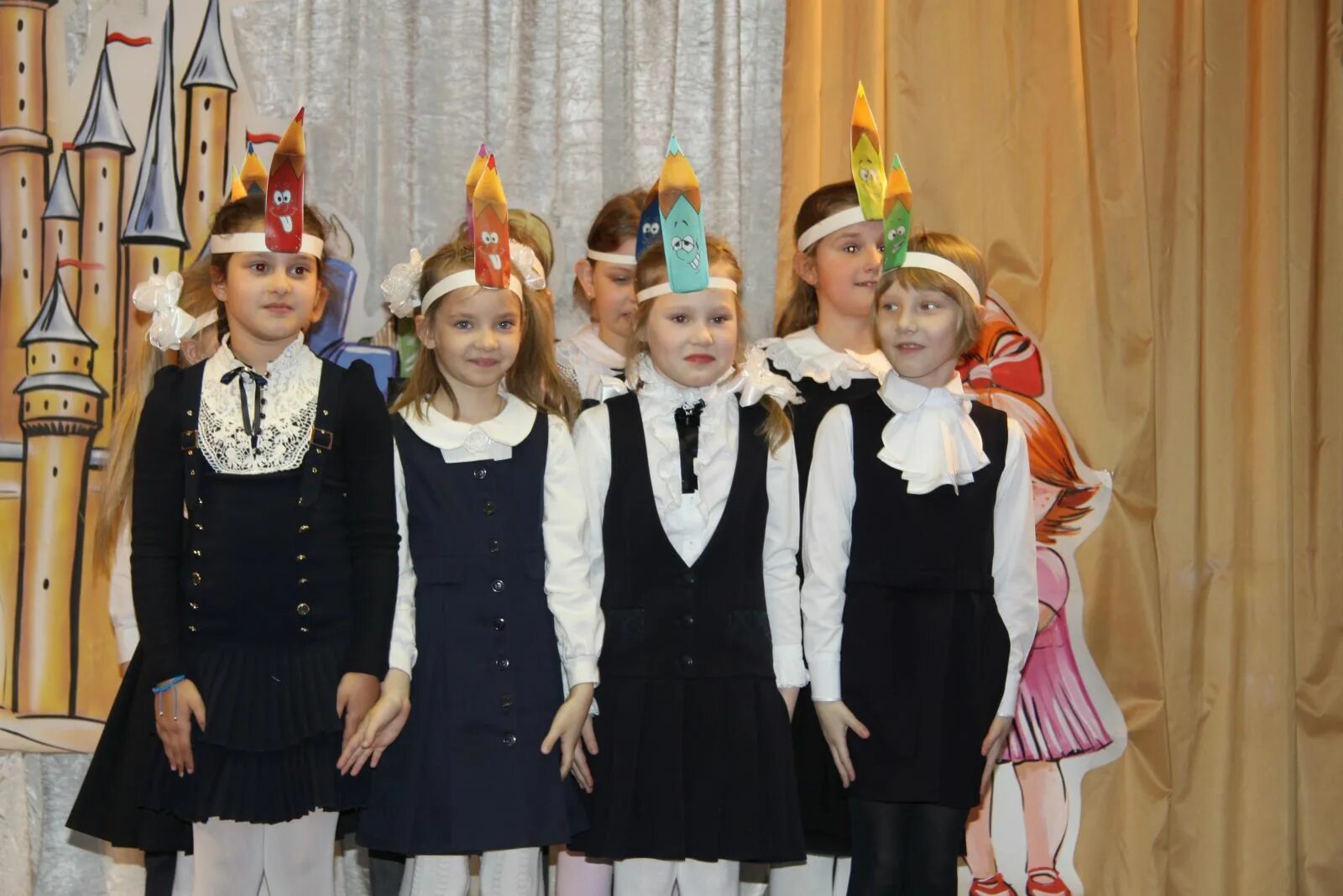 Костюм букварь. Азбука наряд для праздник. Корона на прощание с азбукой. Корона на прощание с азбукой. Фотосессия с азбукой.