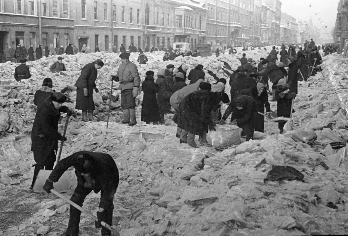 Жизнь осажденного города. Блокада Ленинграда 1941-1944.