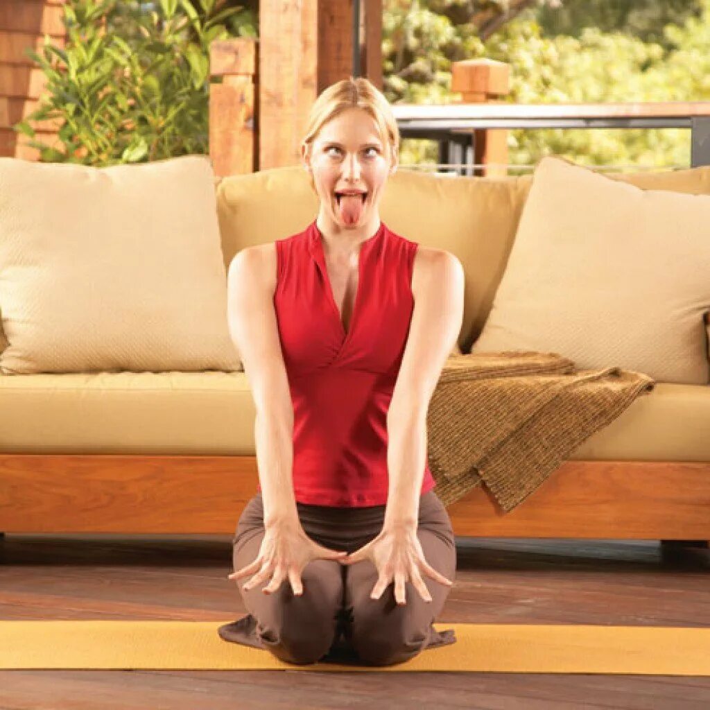 Хатха йога. Йога для языка. Язык йог. Язык йог. Паривритта гомукхасана.