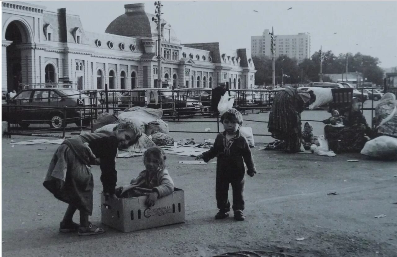 4 декабря 1995 года. Москва 1995 год. москва бездомная. 1995 год. павелецкая площадь 90е. арбат 1995.