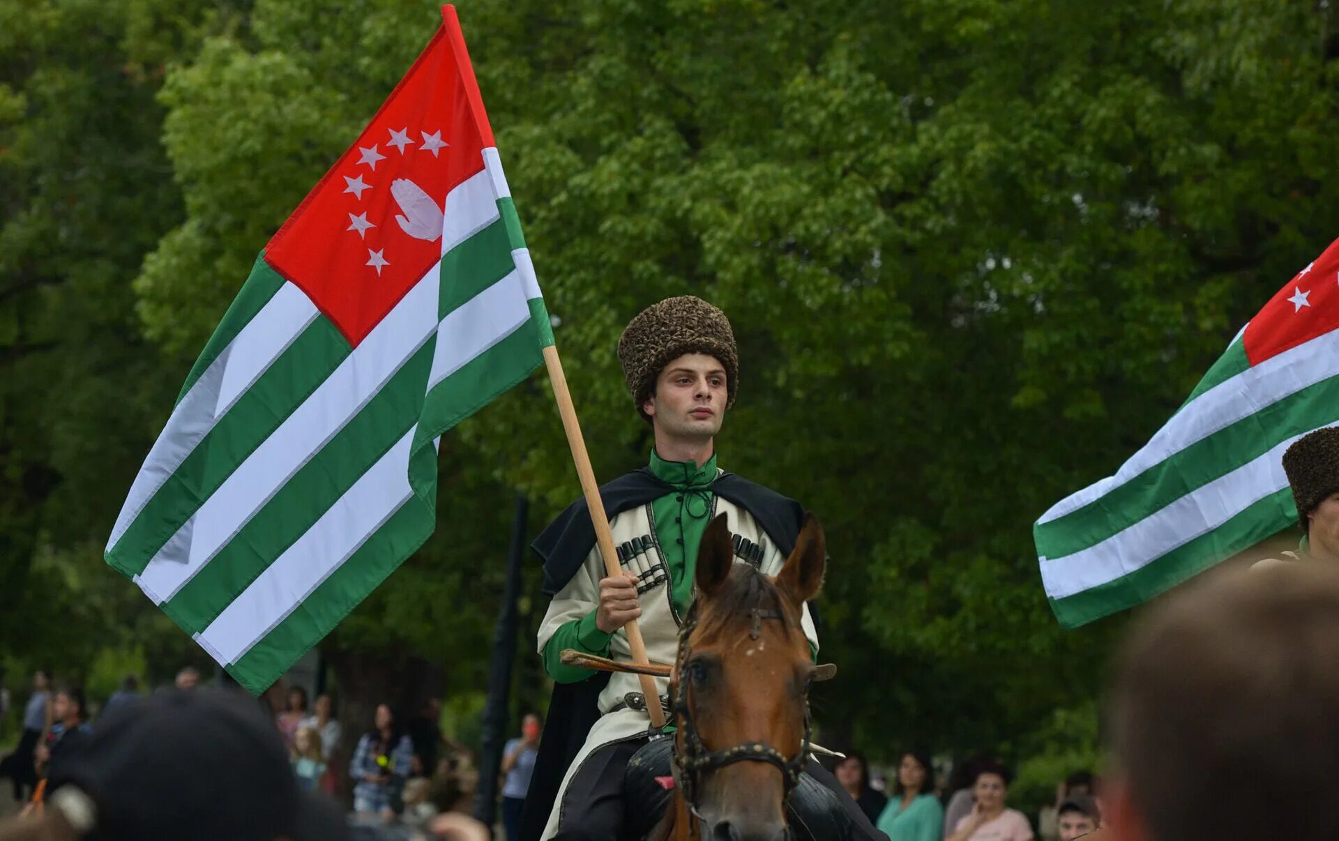 Абхазская республика. Флаг Республики Абхазия. День независимости Абхазии 30 сентября. 23 Июля день флага Абхазии.