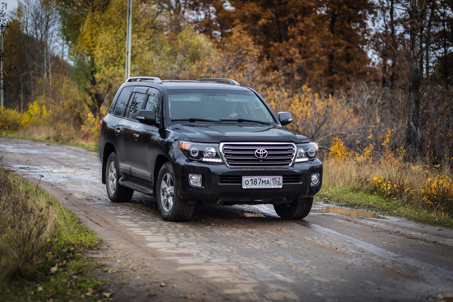 Land Cruiser 200. Тойота ленд Крузер LC 200. Тойота ленд Крузер 200 1 поколение. Тойота ленд Крузер 200 осенью.