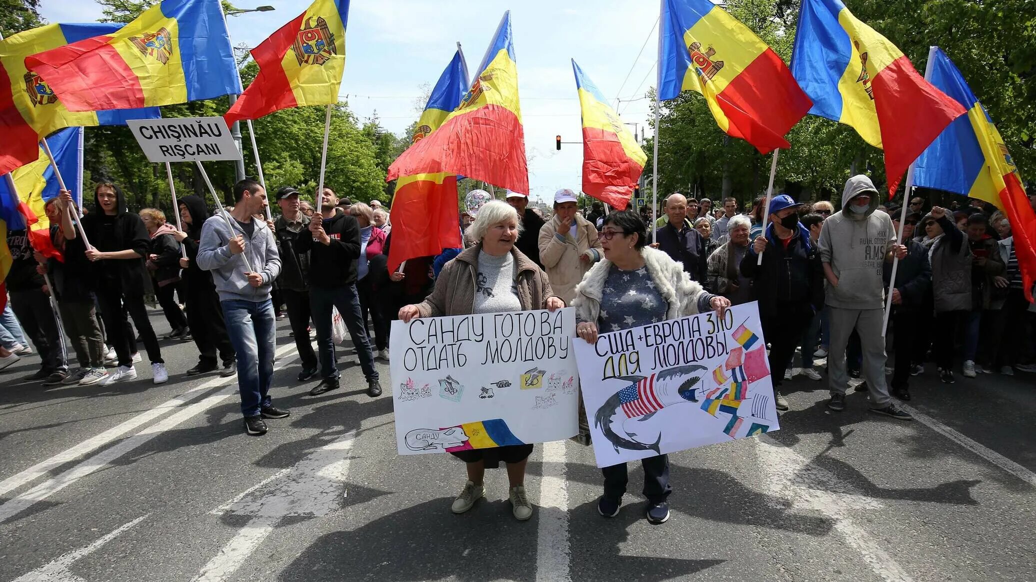 Самому в молдову. Митинг в Кишиневе. Протесты в Молдавии. Самый большой митинг. Митинг фото.