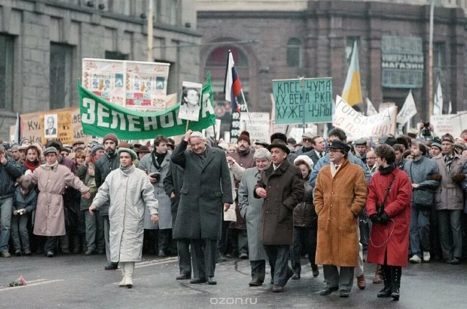 Ельцин 1990 х. Ельцин в 80-е. Ельцин митинг 1990. Россия 1991.