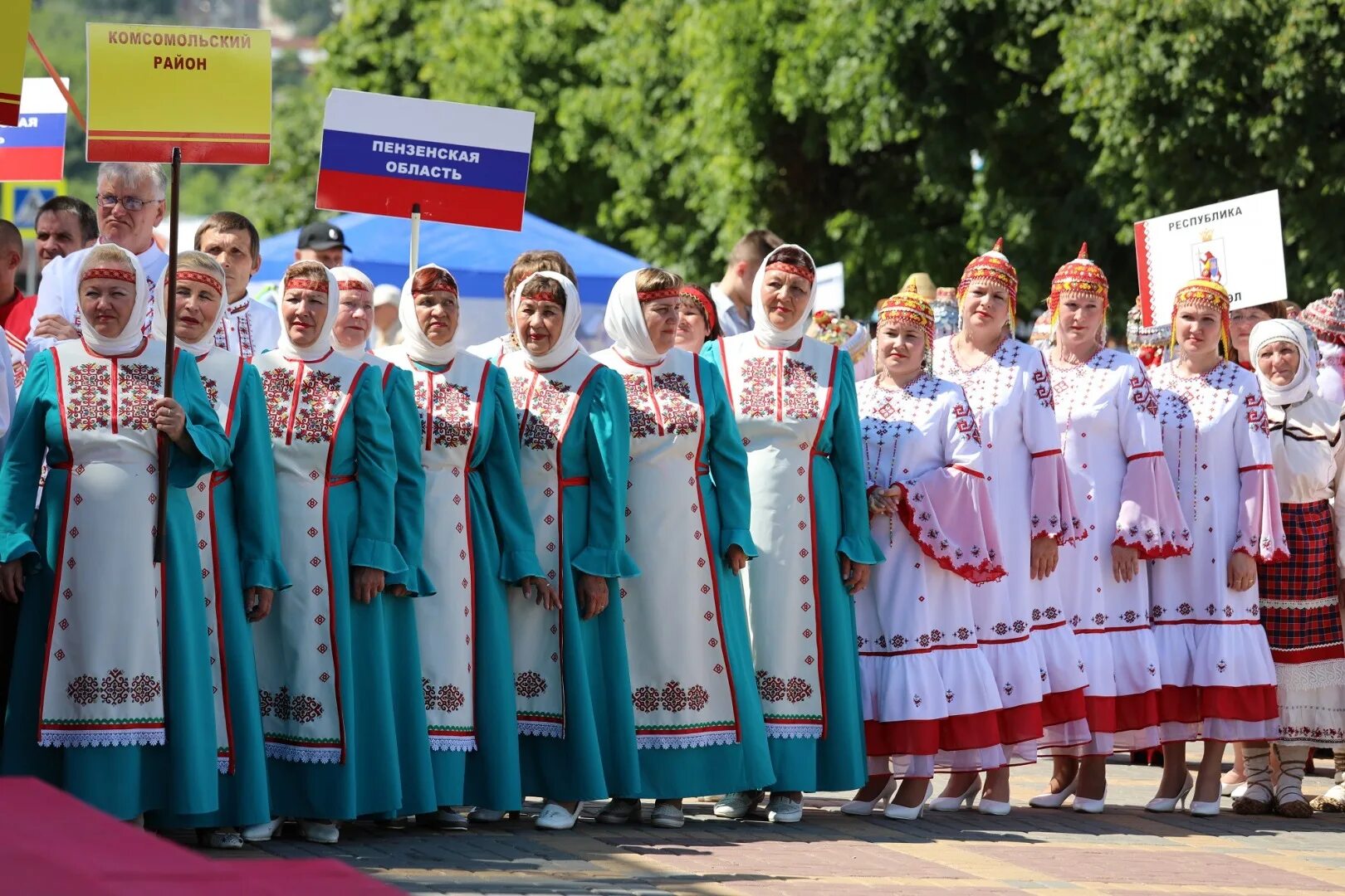 Чувашия республика люди. Дети в чувашских костюмах в школе. Год образования чувашии. Год образования чувашии. Год образования чувашии.