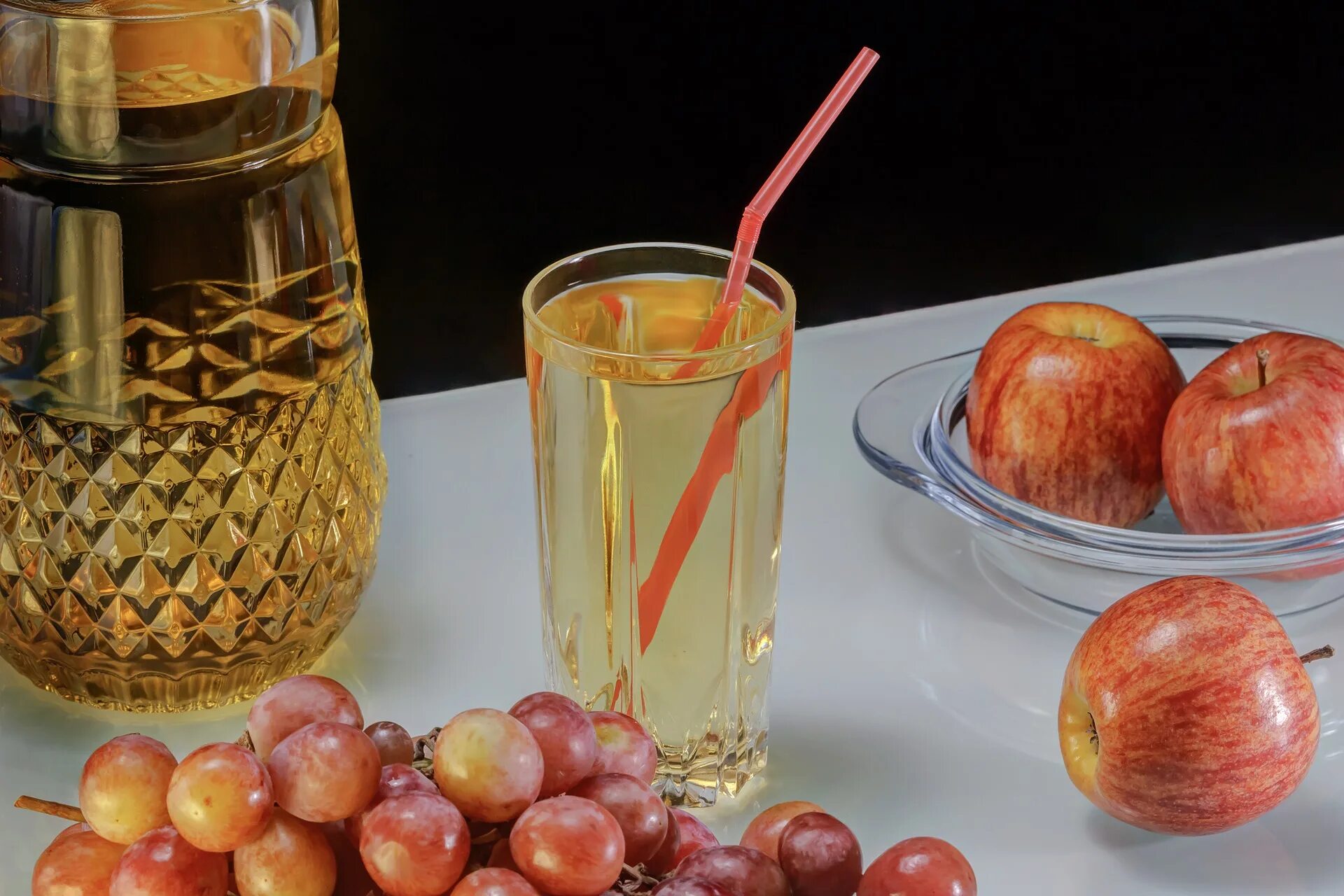Сок яблоко виноград. Сок яблочно виноградный. Сок виноград в стакане. Сок яблоко-виноград стакан.