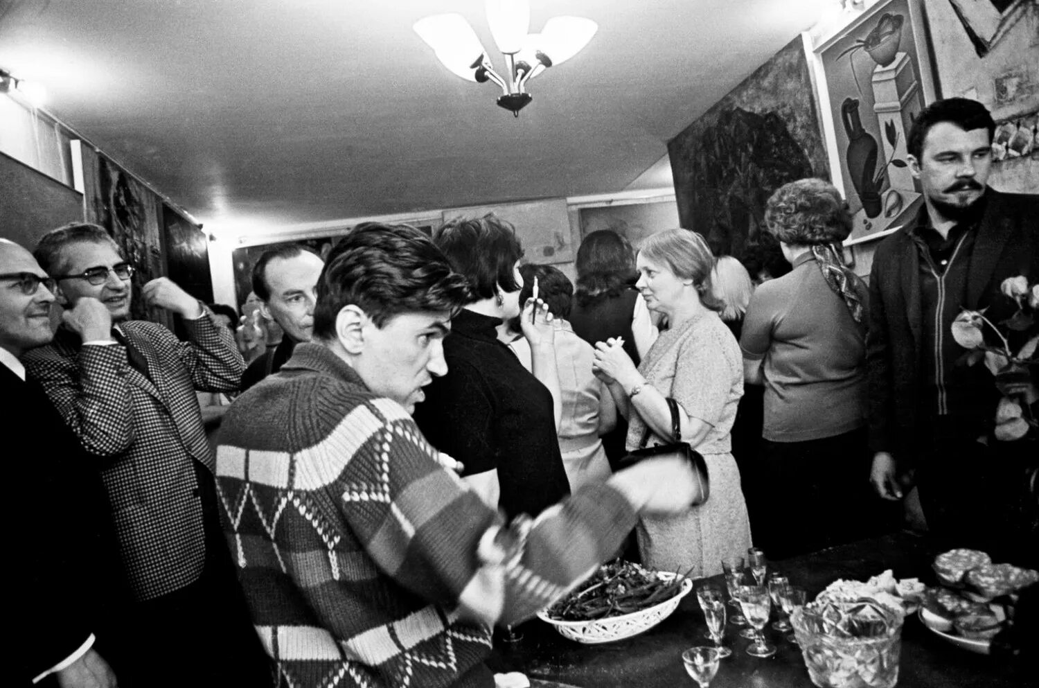 Хрущёвка в шестидесятые годы. Олимпийская деревня москва 80е. Новоселье москва. Жк царицыно москва. Новоселье в советском союзе.