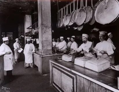 Первая организация в мире
