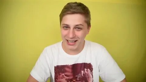 Взрослый ютубер