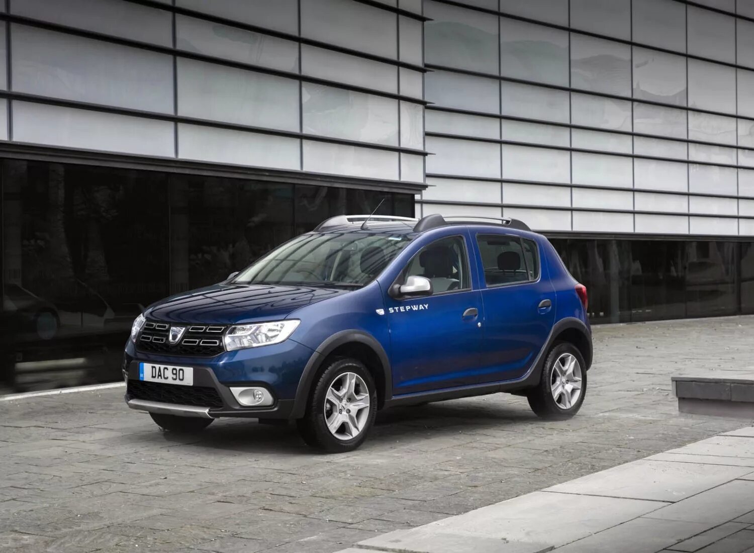 Киа сандеро. Дачия Сандеро степвей. New Dacia Sandero Stepway. Дача Сандеро степвей. Рено Сандеро степвей 2021.