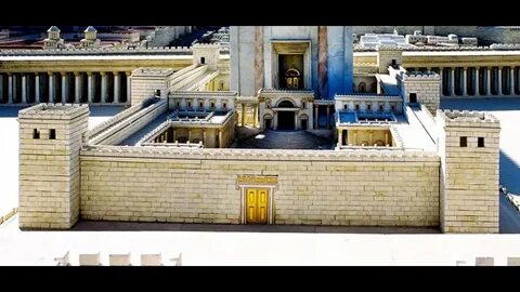 Это стояло посреди большого двора храма яхве