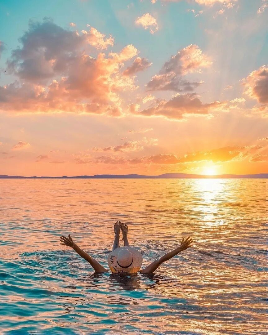 Говорят море самый лучший психолог. Морю говорил. Солнце отдыхает. Море лучший психолог. Морю говорил.