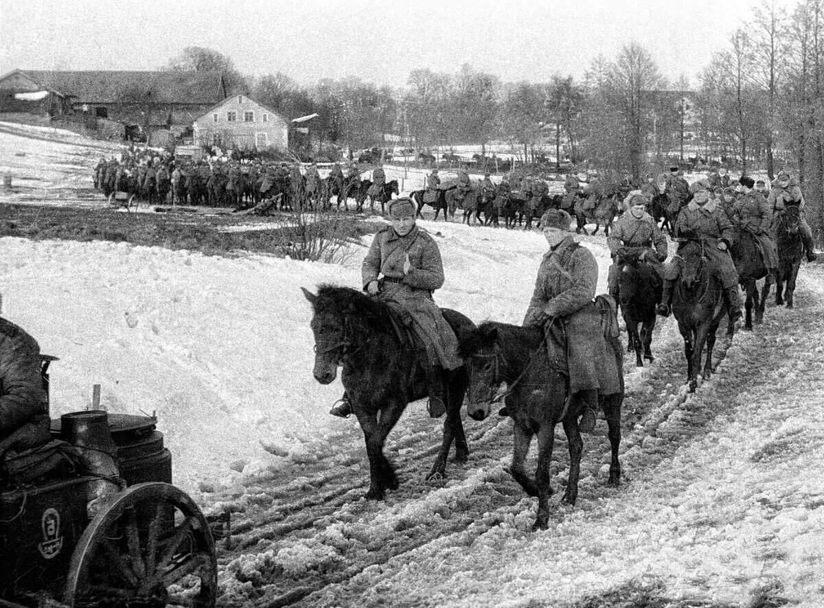 Кавалерист великой отечественной. Через какую деревню проходили кавалеристы. Пика 1910 года кавалерийская. Через какую деревню проходили кавалеристы. Доватор лев михайлович кавалеристы великой отечественной войны.