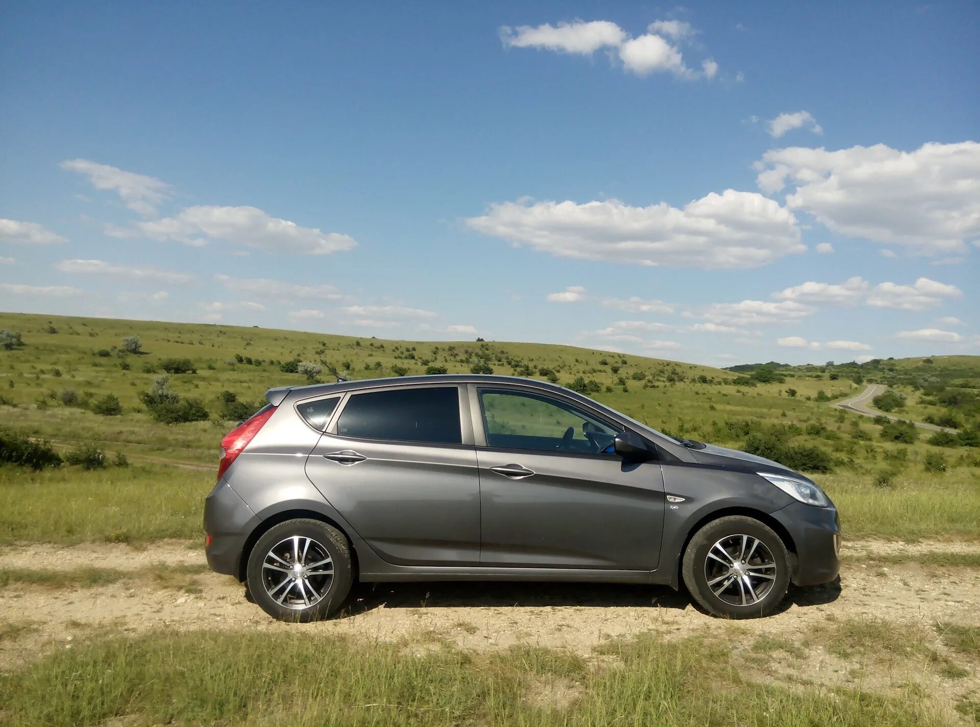 Solaris 2012 хэтчбек. Hyundai solaris hatchback. хендай солярис 2 хэтчбек. хендай солярис хэтчбек 2025. хендай солярис хэтчбек серый.