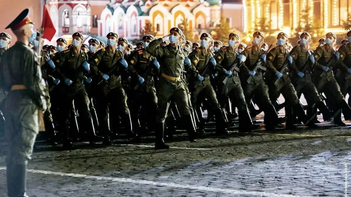 Где парад победы в москве. Репетиция парада Победы 2021 в Москве. Ночная тренировка парада Победы в 2021 году в Москве. Репетиция парада Победы на красной площади. Ночная репетиция парада 2021 в Москве.