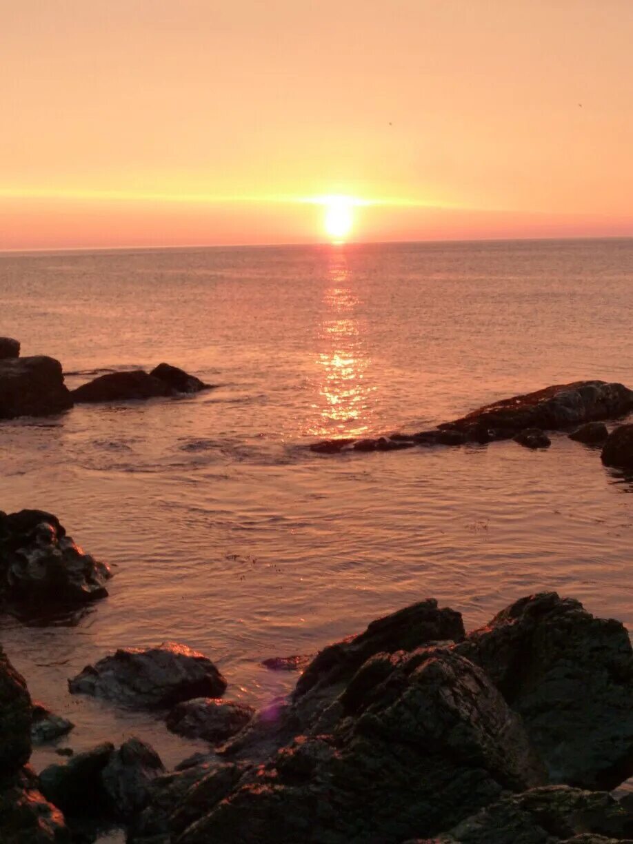 Закат на заливе охотского моря. Небо финский залив. Охотское море история исследования. Над охотским морем. Облака над заливом.