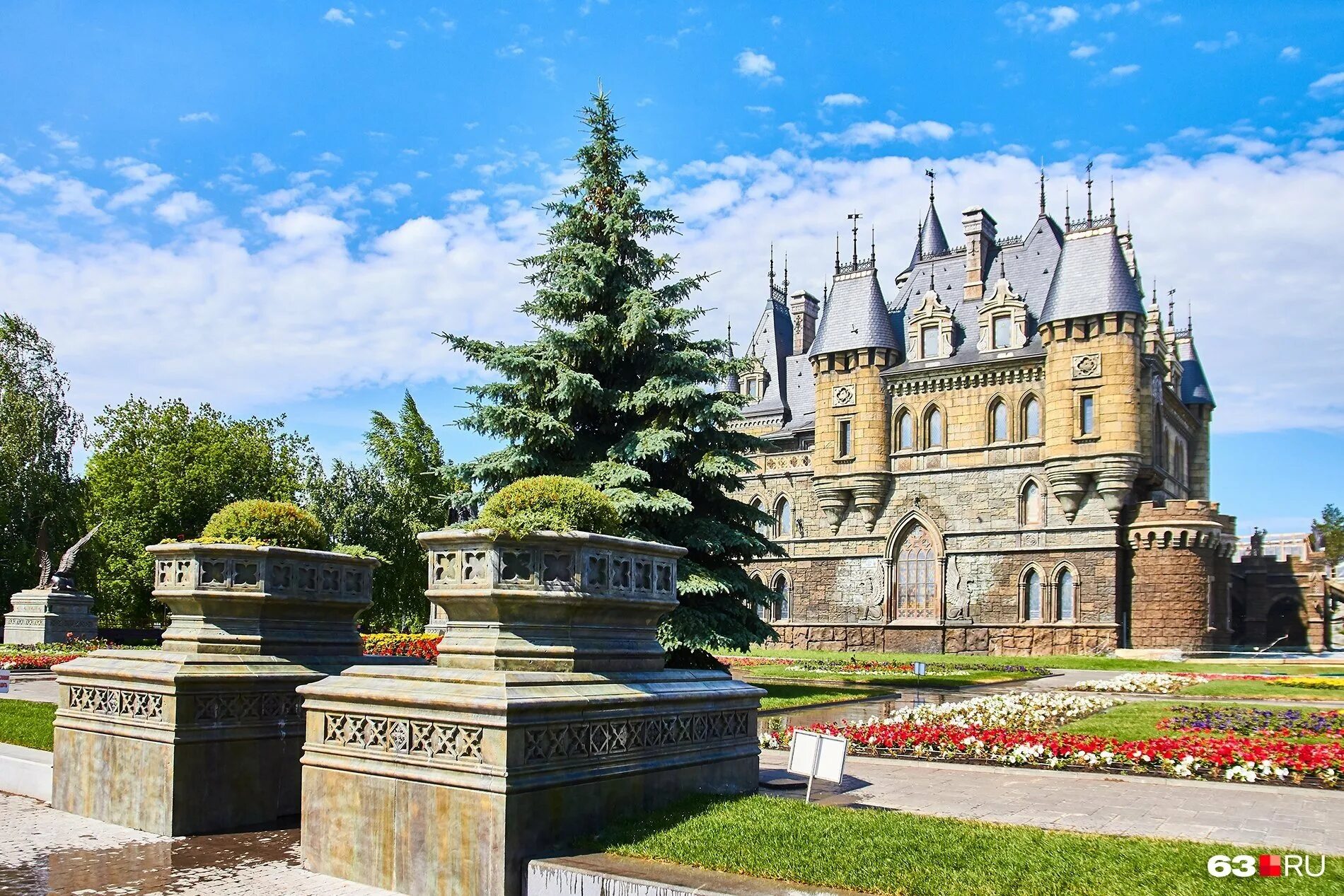 Замок тольятти тольятти гарибальди. Дворец гарибальди в самарской области. Самара замок гарибальди. Гарибальди тольятти фото. Замок гарибальди в самарской области.
