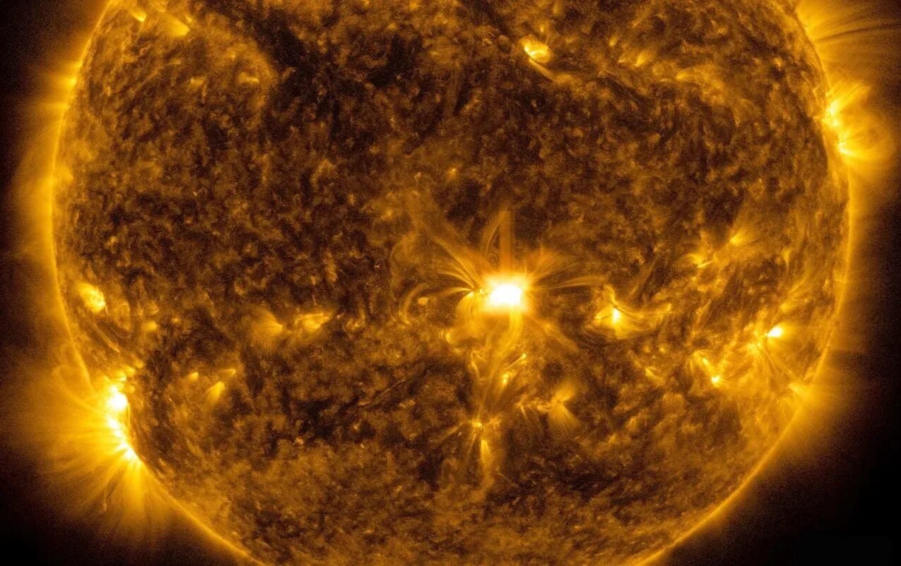Вспышки на солнце за последние 2 дня. Солнечная вспышка 2025. солнце. снимки солнца из космоса. солнце снимок из космоса.