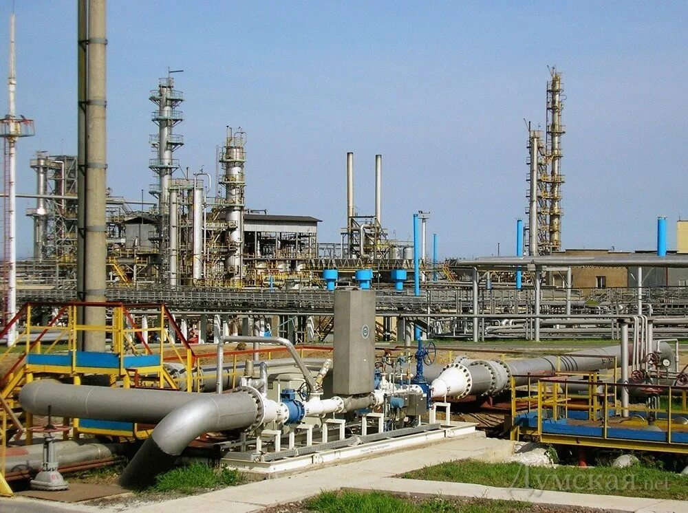 Бухарский нпз фото. Нефтеперерабатывающий завод в фергане. Кременчуг нпз. Нефтеперерабатывающий завод в фергане. Нпз узбекистана.