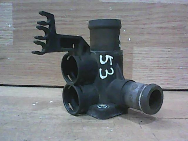 тройник системы охлаждения 33x23x18 кадилак. фланец охлаждающей жидкости ауди 80. фланец охлаждения ауди a4. ауди 80 б4 2. 06h121132h.