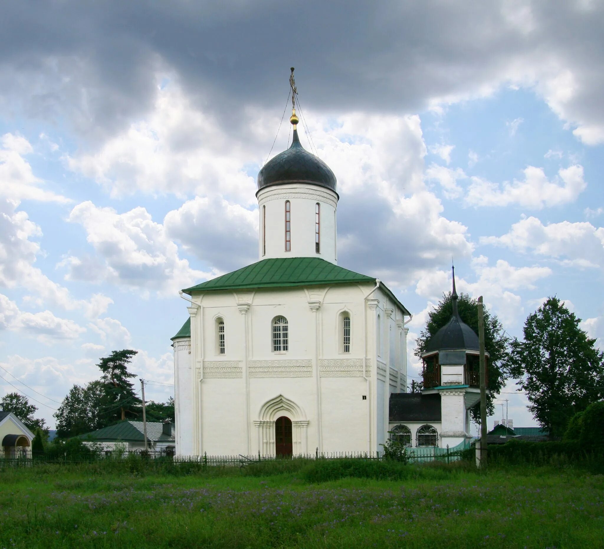 Храм успения на городке в звенигороде. Собор успения пресвятой богородицы на городке, звенигород. успенский собор на городке в звенигороде. успенский собор на городке в звенигороде (1399 г.).