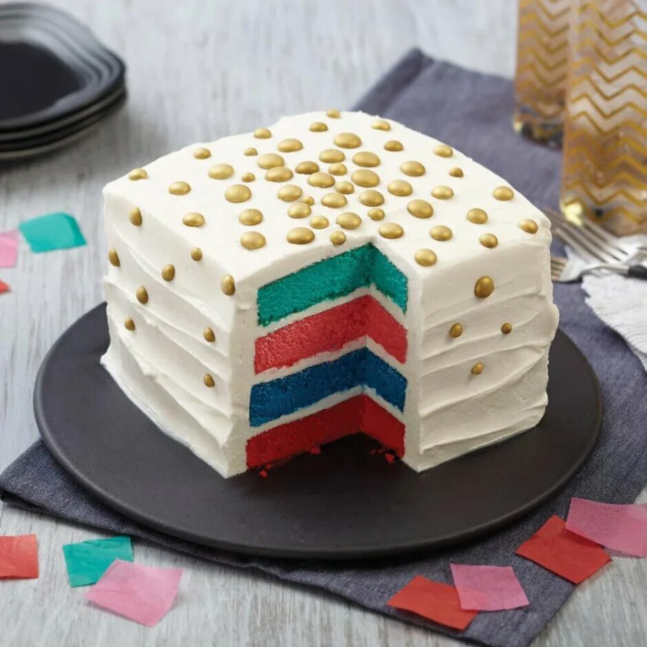 Торт формы 5. Торт квадратиками. Торты квадратной формы. Украшение торта квадратиками. Торт из квадратиков.