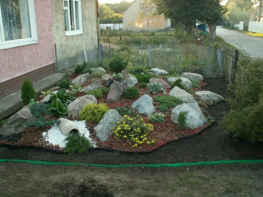 Альпийская горка. Альпийская горка на даче. Альпийские горки на даче. Альпийская горка своими руками. Как сделать альпийскую горку фото пошагово