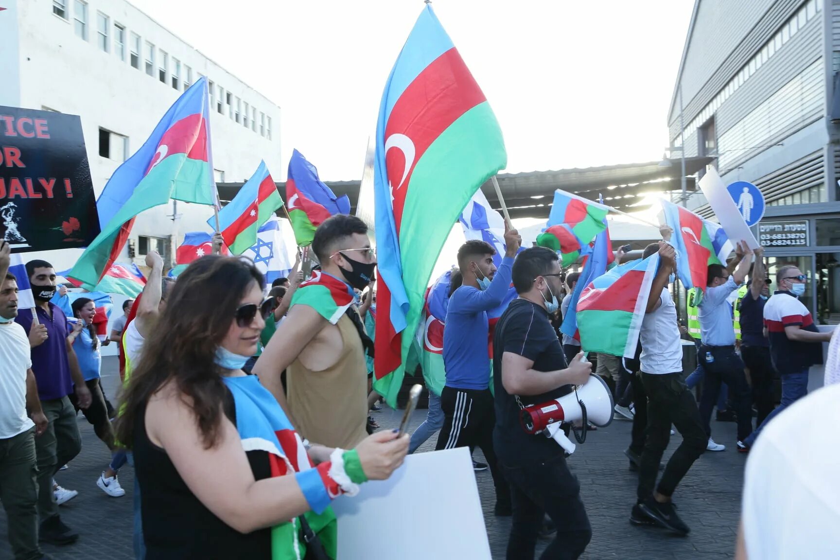 Азербайджан поддержал россию. Митинг в Азербайджане 2020. Протесты в Азербайджане. Митинг в поддержку Азербайджана. Митинги в Израиле.