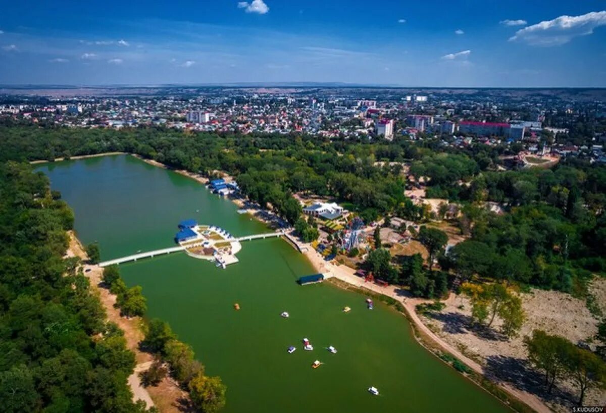 Черкесский парк. Зелёный остров Черкесск. Город Черкесск парк зеленый остров. ПКИО зеленый остров Черкесск. КЧР город Черкесск зеленый остров.