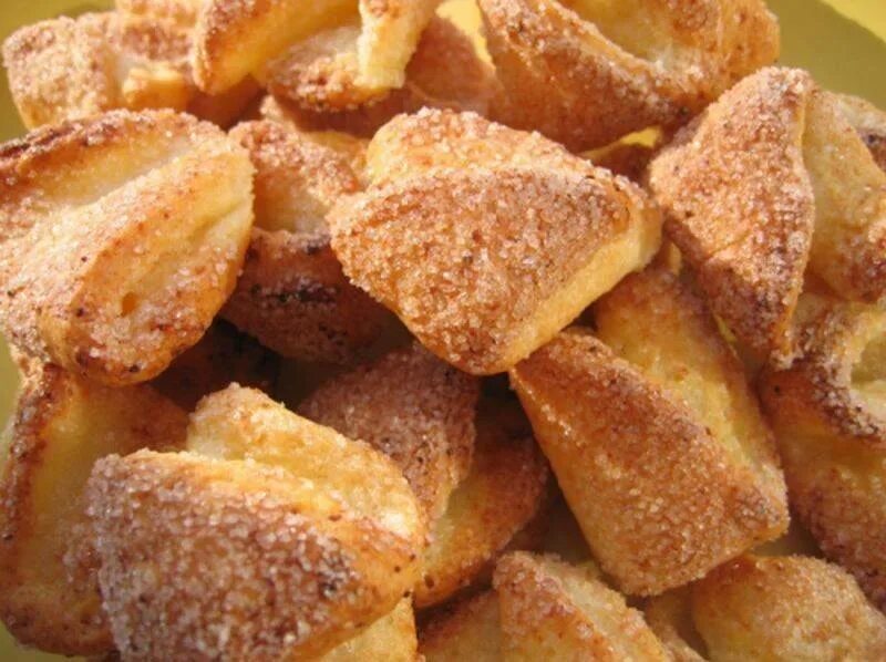 Печенье из творога с сахаром. Творожное печенье треугольники. печенье треугольное творожное. творожное печенье треугольники пошаговый. печенье творожное треугольники с сахаром.