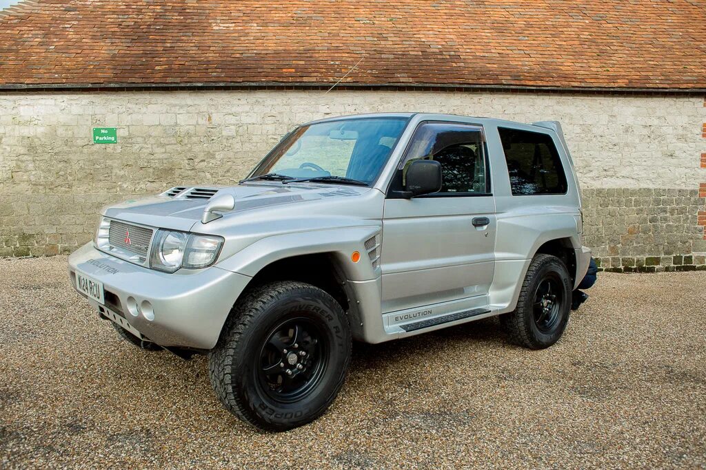 Mitsubishi pajero evolution 1997. Pajero 2 gta sa. Митсубиси паджеро мини тюнинг для бездорожья. Паджеро бимка. Паджеро бимка.