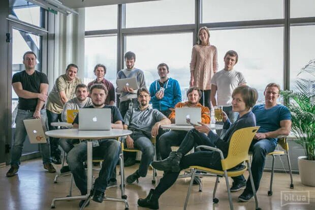 Команда программистов для проекта. Команда программистов. команда разработчиков. офис программистов. it компания.