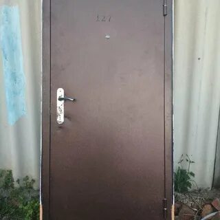 Продам дверь металлическую б у