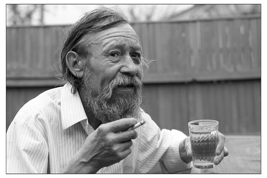 Элитный бомж. Мужской алкоголизм. Джентльмены пьют чай. Бомж интеллигент. Аристократ мем.