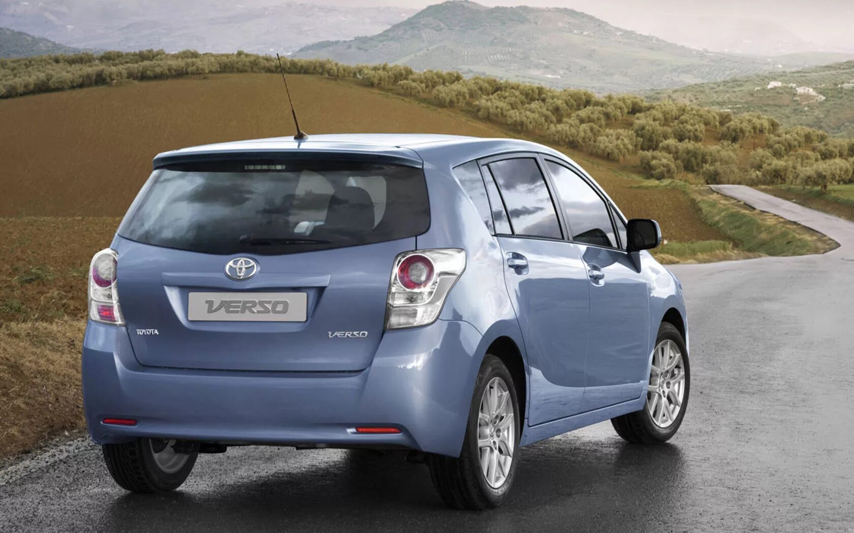 3 минивэн. Тойота модели машин фото. Toyota yaris 2015. Toyota auris 2012. Toyota auris 2013.