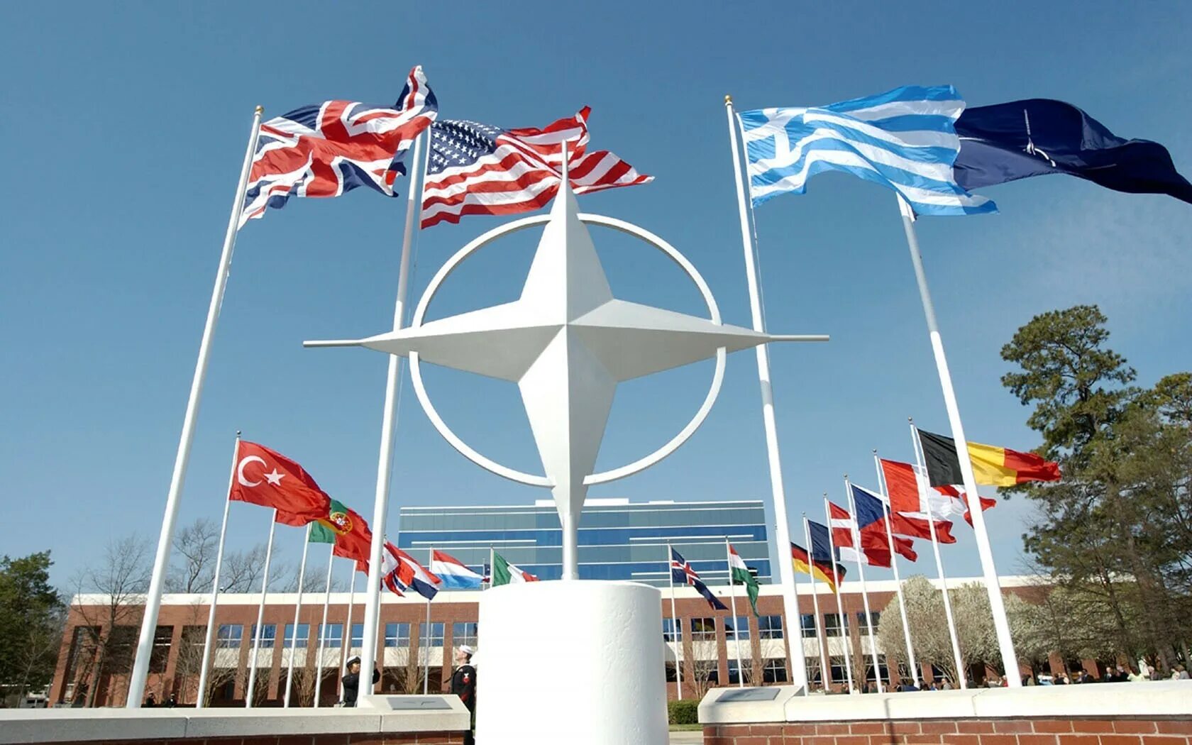 Нато в париже. Североатлантический Альянс НАТО. Союз НАТО. НАТО Отан. Флаг НАТО.