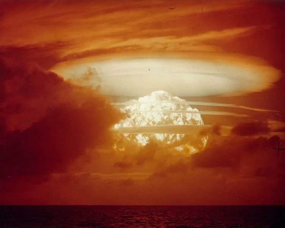 Ядерный взрыв возможен. Кастл Браво взрыв. Ядерный взрыв Касл Браво. Водородная бомба Кастл Браво.