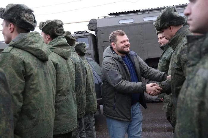 На передовой. Военкоры с передовой в Донбассе. Передача помогали людям