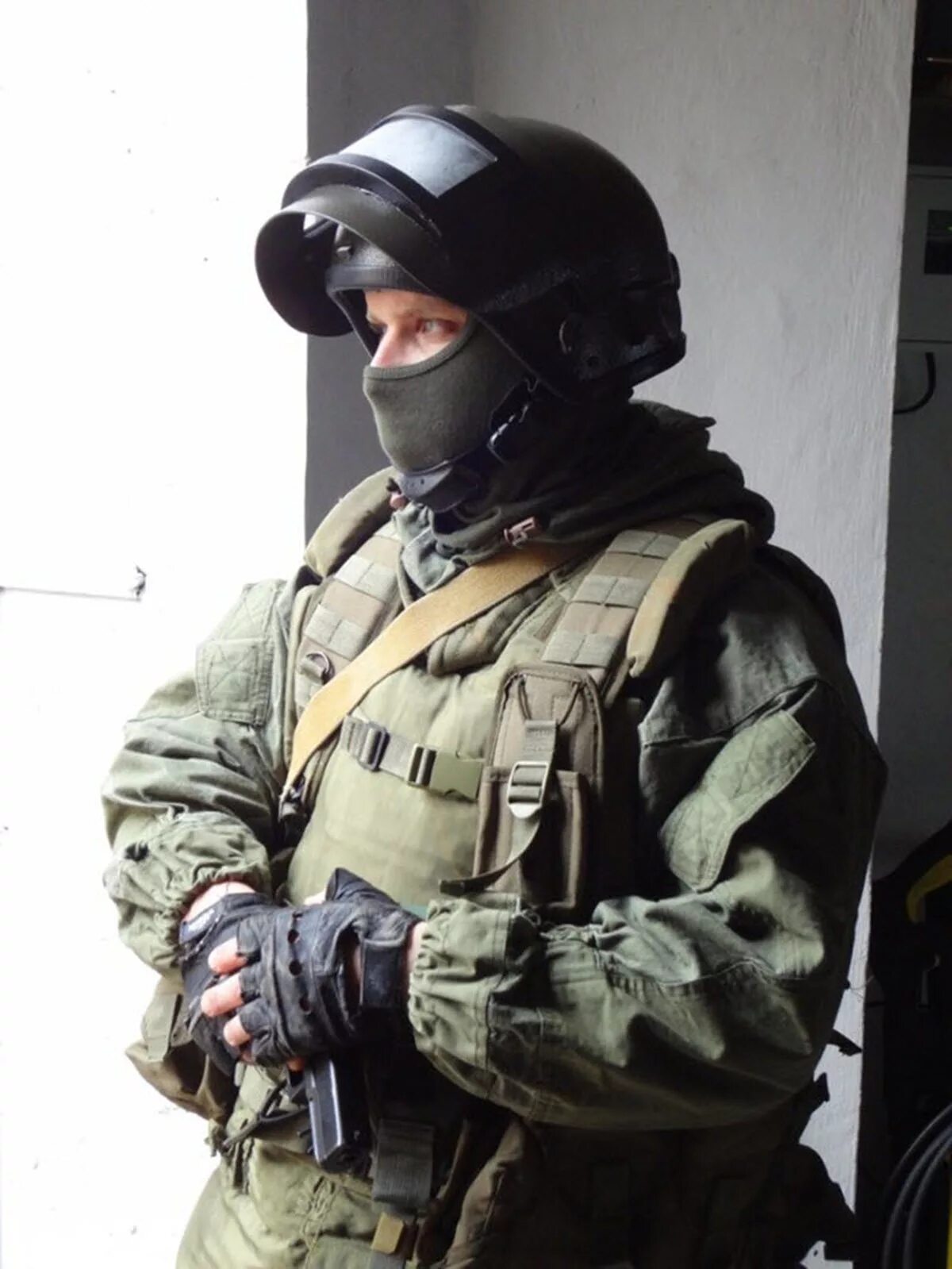 Форма спецназа. Боец спецназа. Боец в маске фото. Боец в маске фото. Спецназ с пулеметом печенег.