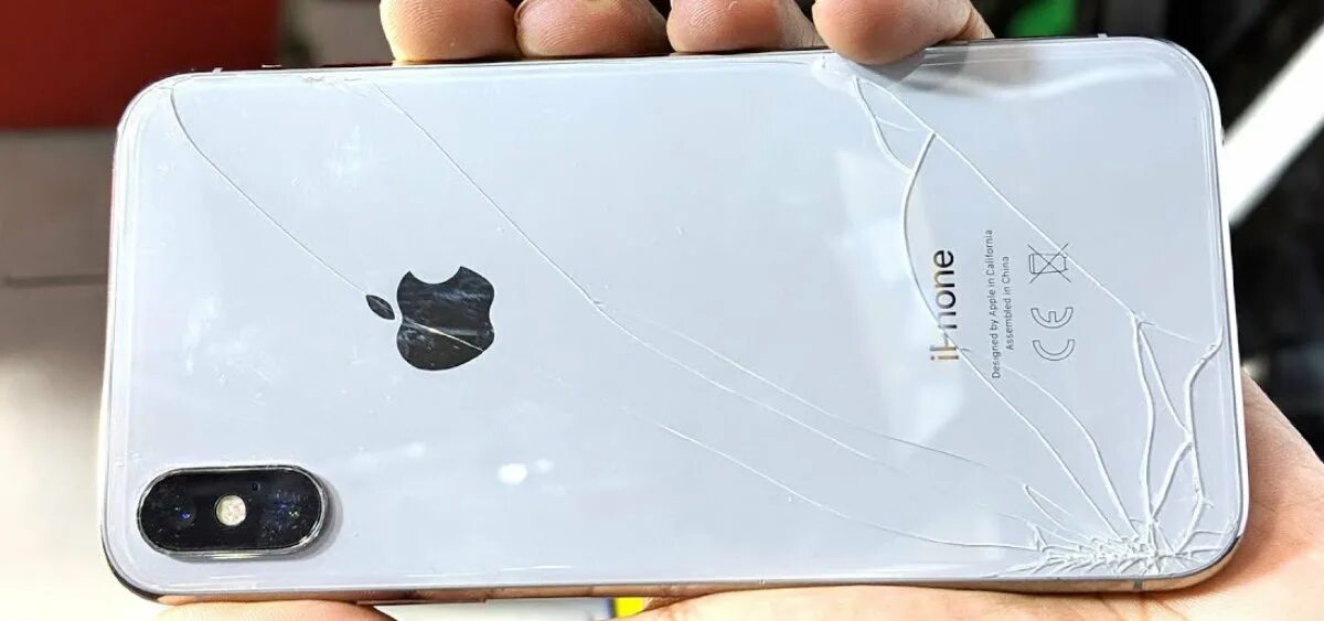 Замена задней крышки iphone xs. Заднее стекло iphone 8. Заднее стекло на айфон 10. Заднее стекло айфон х. Разбитый заднее стекло айфон х.