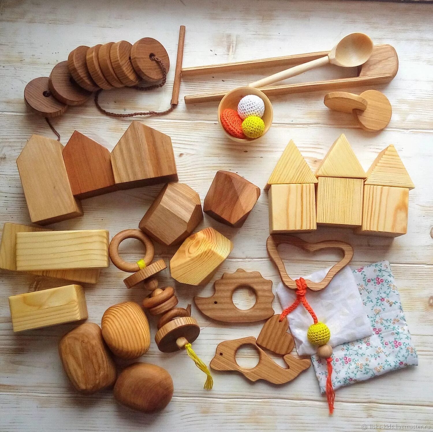 Какие игрушки из дерева. Деревянные игрушки. Деревянные игрушки для детей. Детские игрушки из дерева. Игрушки из дерева для детей.