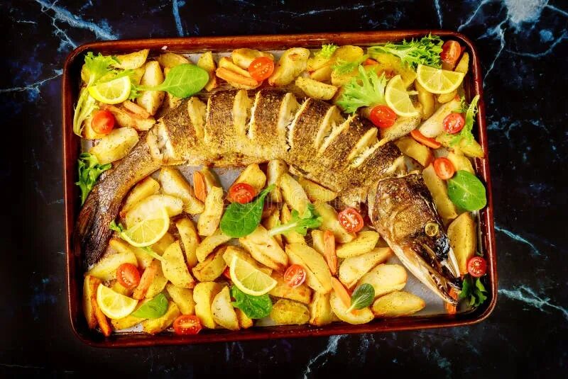 Приготовить щуку вкусно с фото. Рыба с картошкой на сковороде. Приготовление щуки. Щука в духовке. Приготовить щуку вкусно с фото.