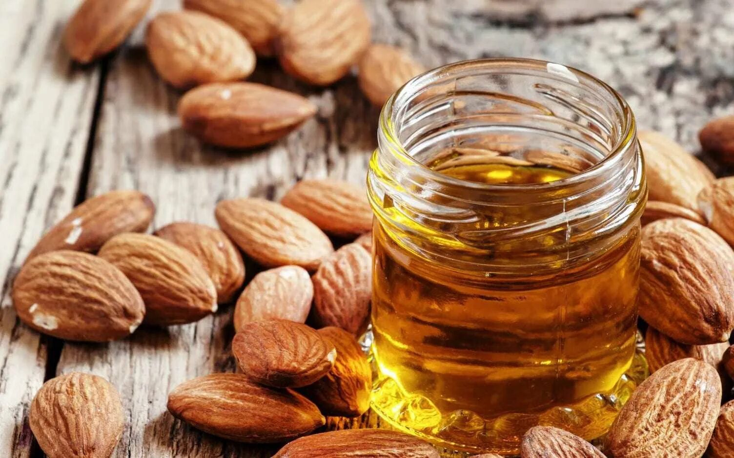 Миндаль с медом. Миндальное масло. Sweet Almond Oil. Миндальное масло холодного отжима.