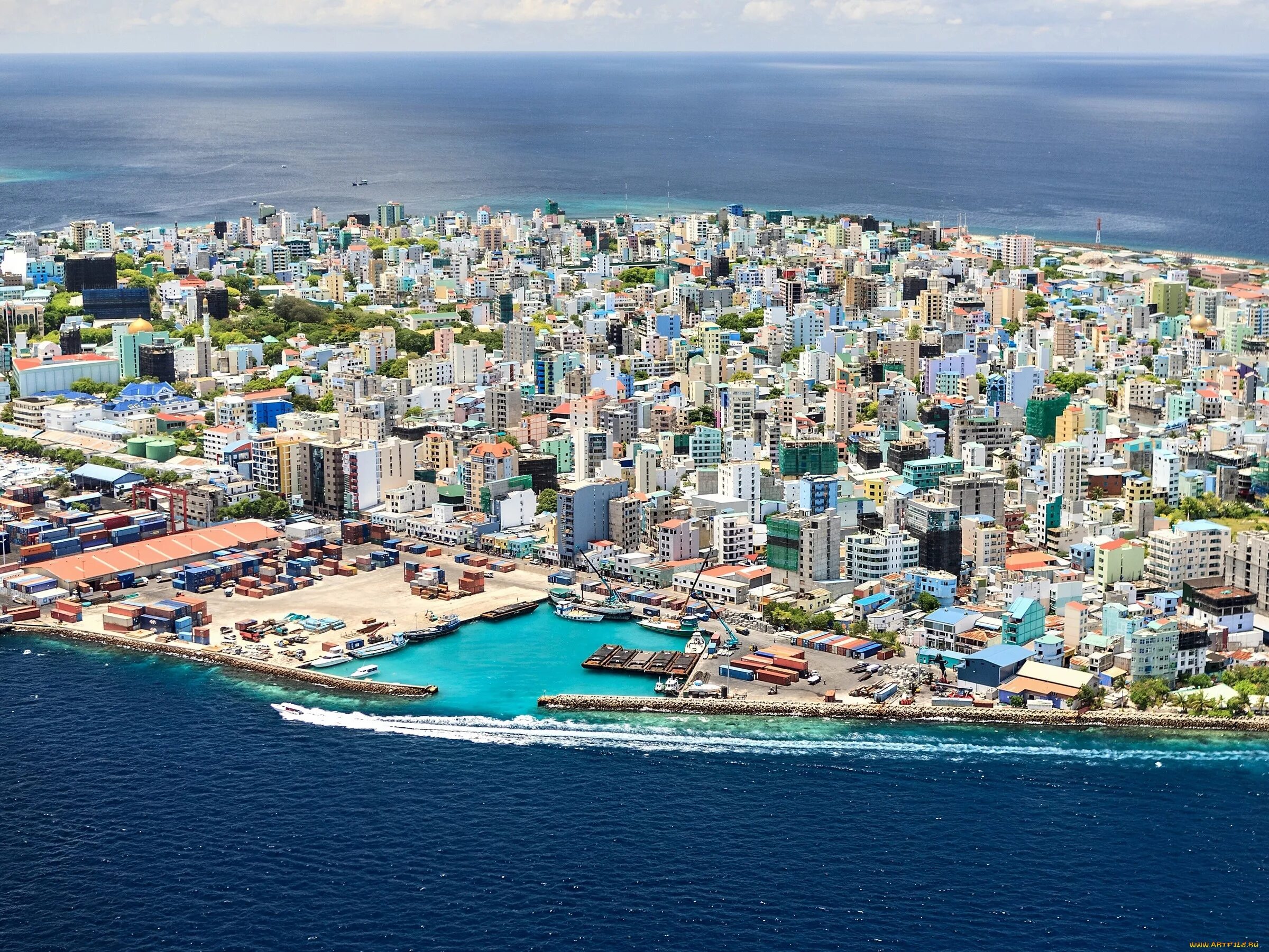 Столицы самых маленьких стран. Остров Мале Мальдивы. Мале столица. Столица Мальдив - город Мале.. Мальдивы столица Мале достопримечательности.